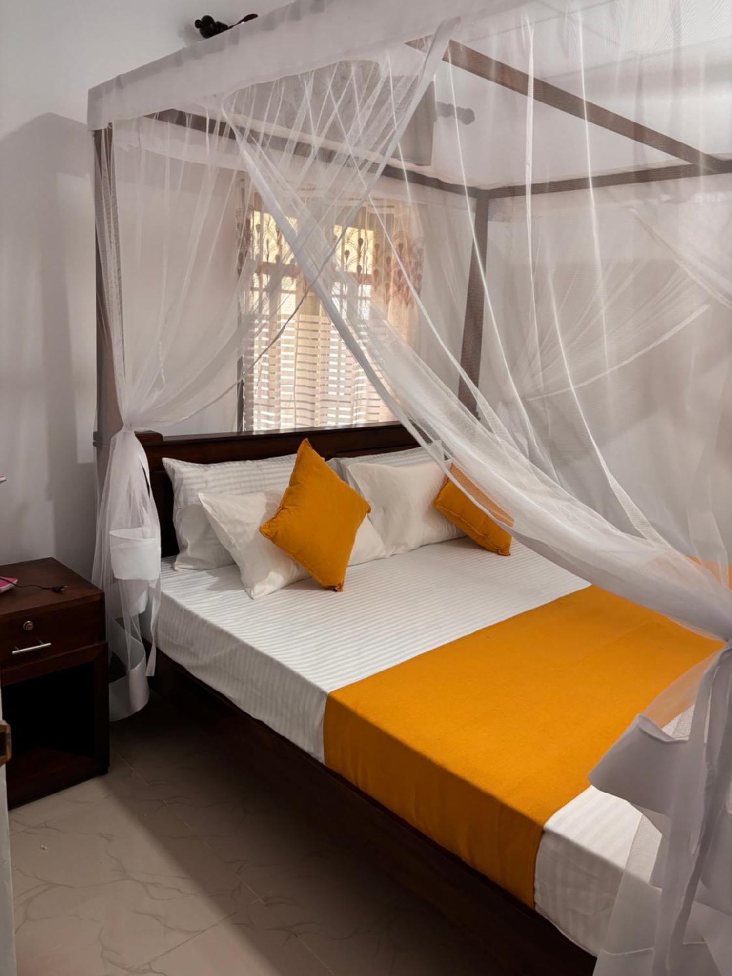 Arachchi * Tangalle